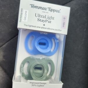 Tommee Tippee UltraLight StayPut Silicone Pacifier - Blue and Green